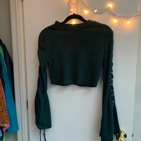 Tops - 70s style crop top